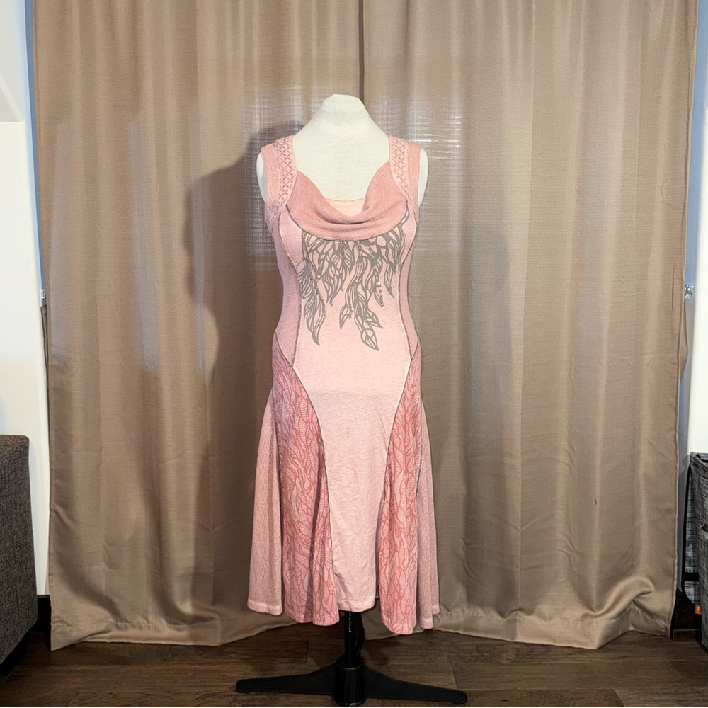 ANVRDIE | Layered Pink Sleeveless Dress with Leaf Design | 3 M/L